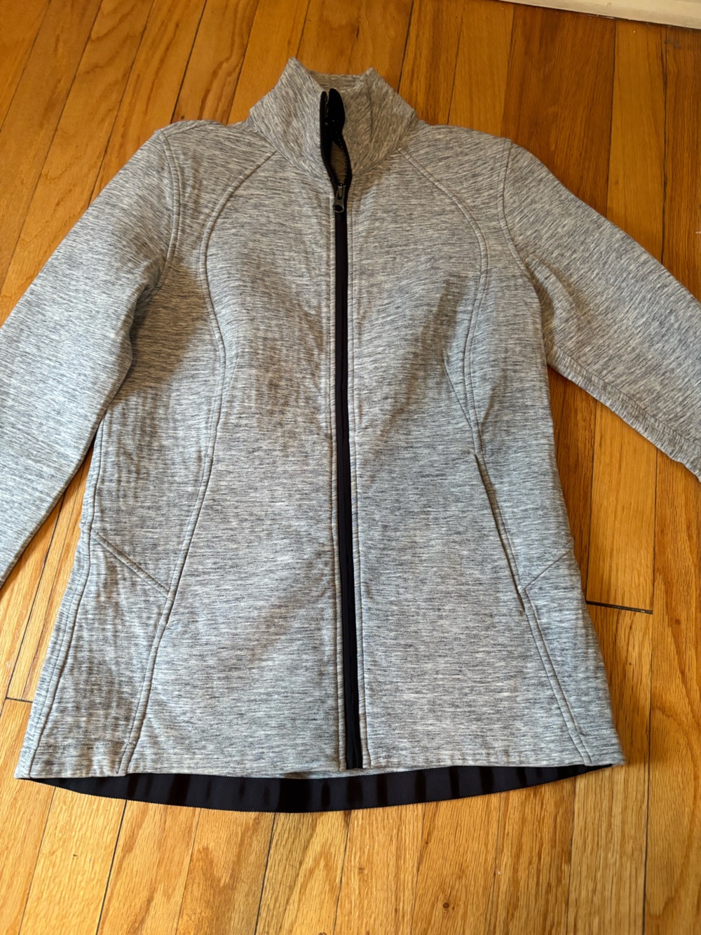 Lululemon zip top. Women’s 6.
